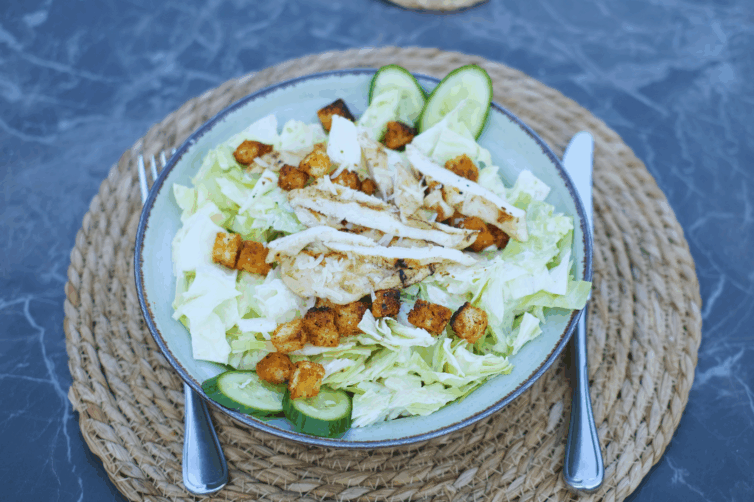 Tavuklu Sezar Salata